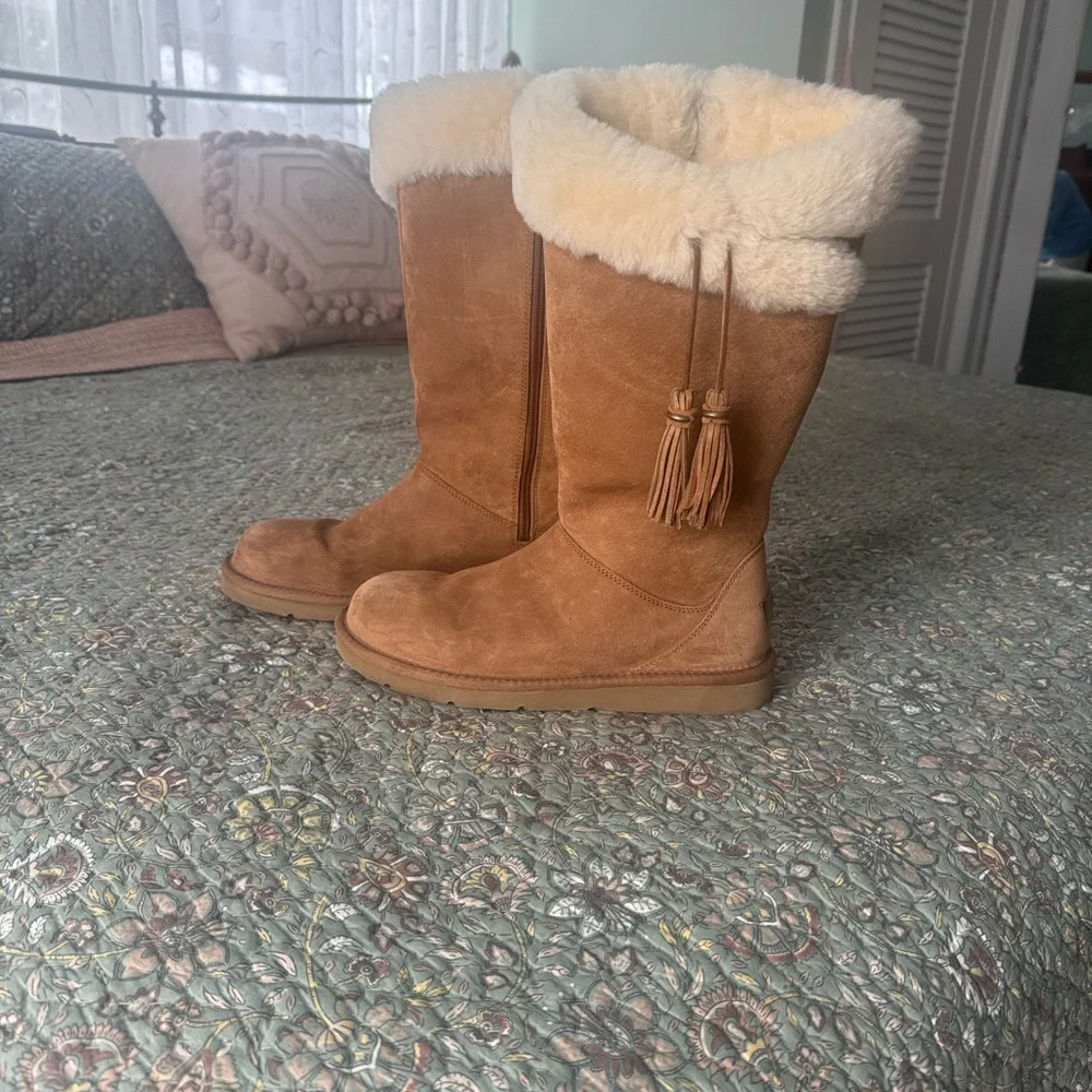 Women's Ugg Boots worn once!! - Picture 6 of 7